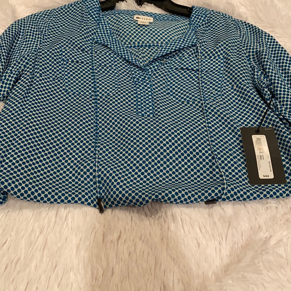 High / low light weight blouse.